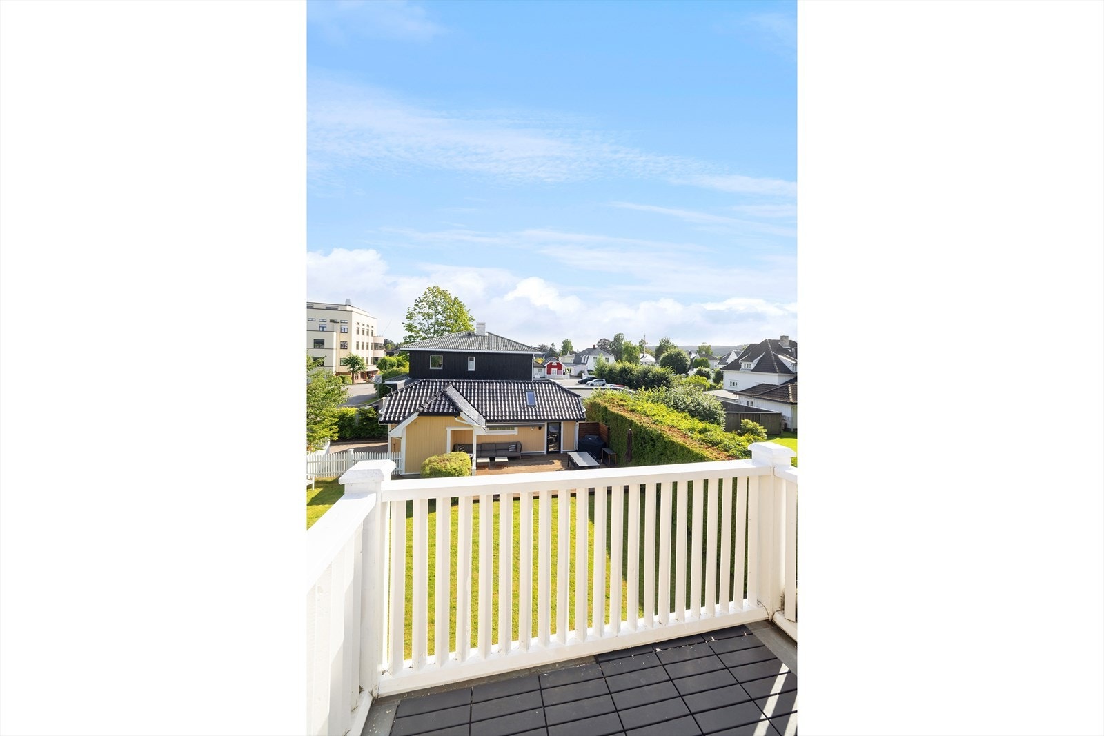 Sydvendt balkong med adkomst fra master bedroom Galleribilde