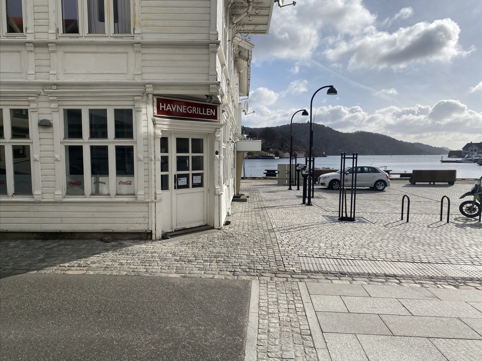 Eiendommen ligger sentralt til i Farsund sentrum med gangavstand til alt av byens fasiliteter Galleribilde