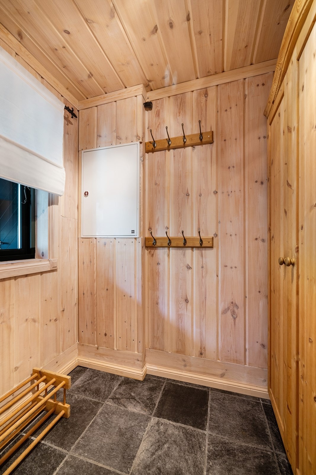 Rommet byr også på mulighet for møblering av et garderobeskap. Galleribilde