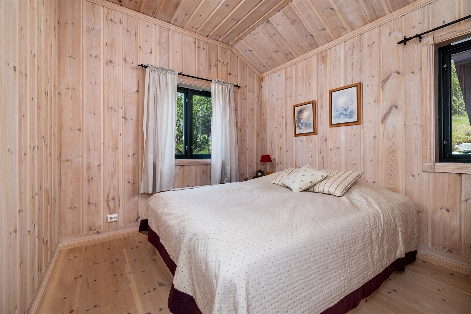 Hytta har totalt 4 soverom, to i hver etasje. Galleribilde