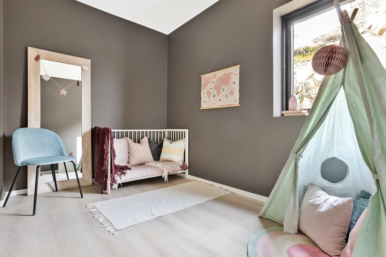 Et koselig rom med lun atmosfære - perfekt for lek og kreativitet. Galleribilde