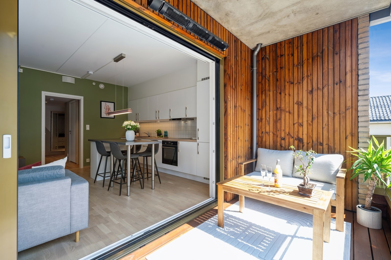 Balkongen blir en forlengelse av stuen Galleribilde