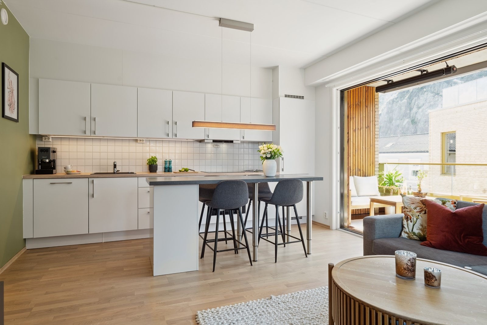 Fra kjøkken/stue er det utgang til balkong Galleribilde