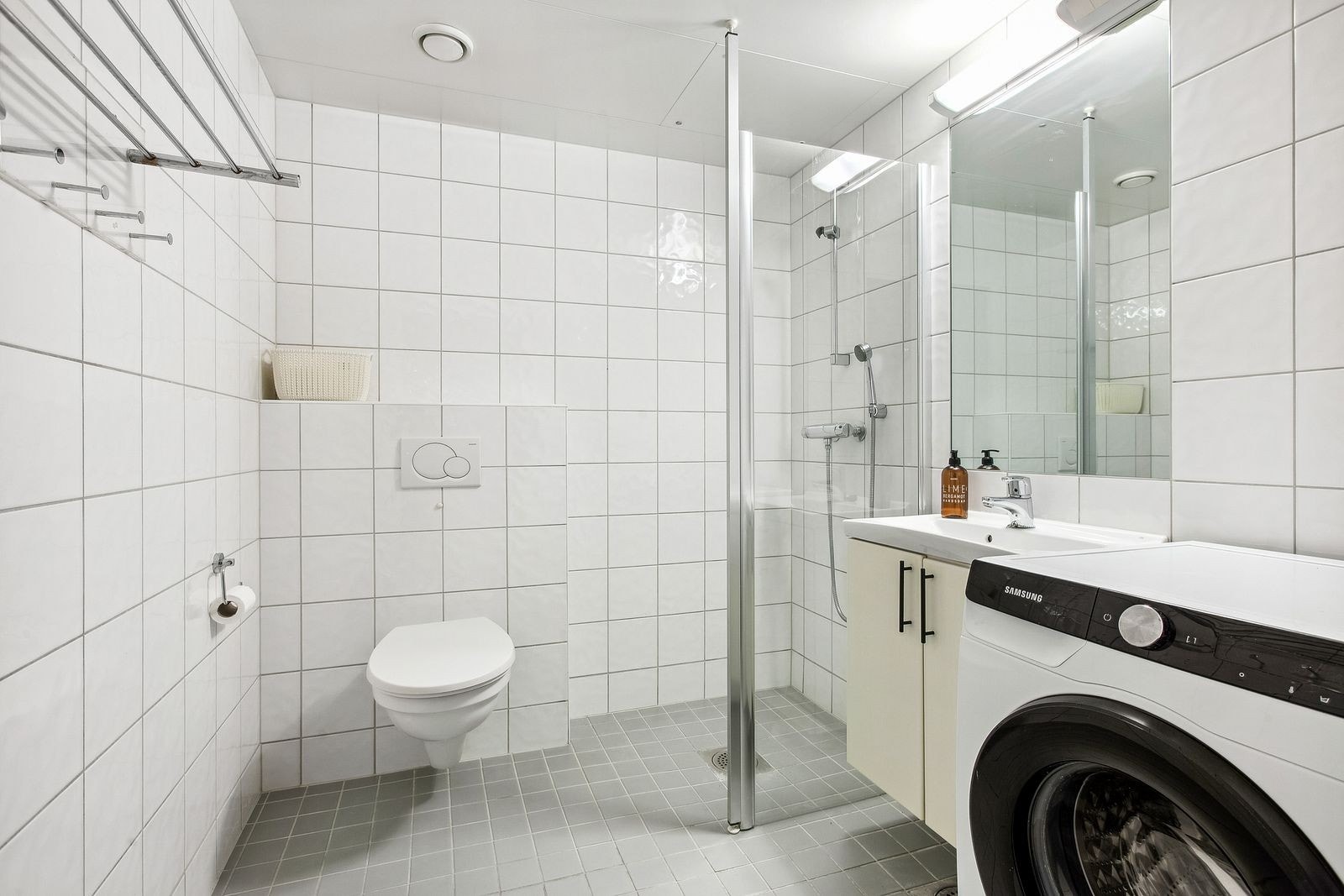 Flislagt bad med varme i gulv Galleribilde