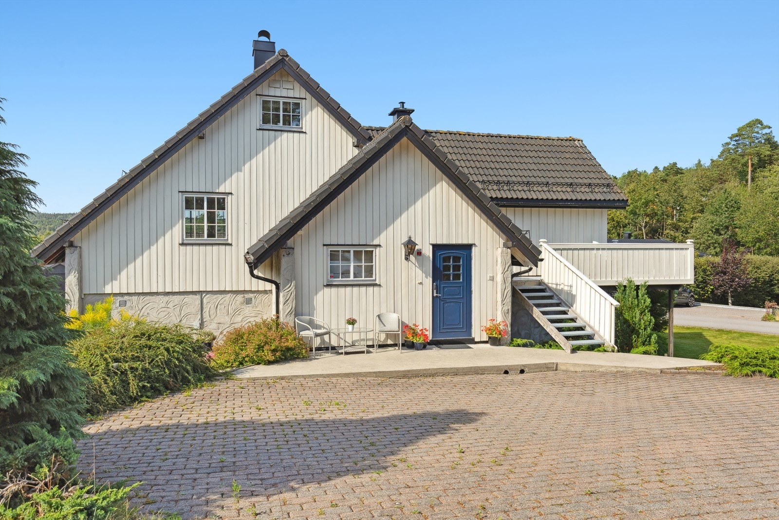 En innholdsrik og familievennlig enebolig beliggende i et rolig og attraktivt boligområde i Bergsåsen. Galleribilde