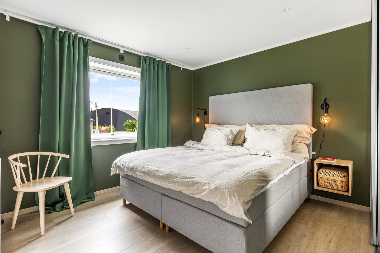 2. etasje har 3 soverom og bad Galleribilde