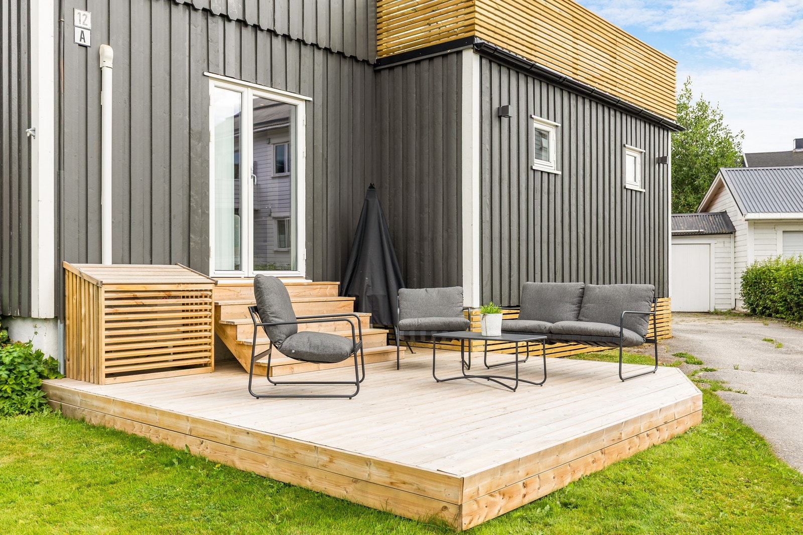 Terrassen ble bygget sommeren 2024 Galleribilde