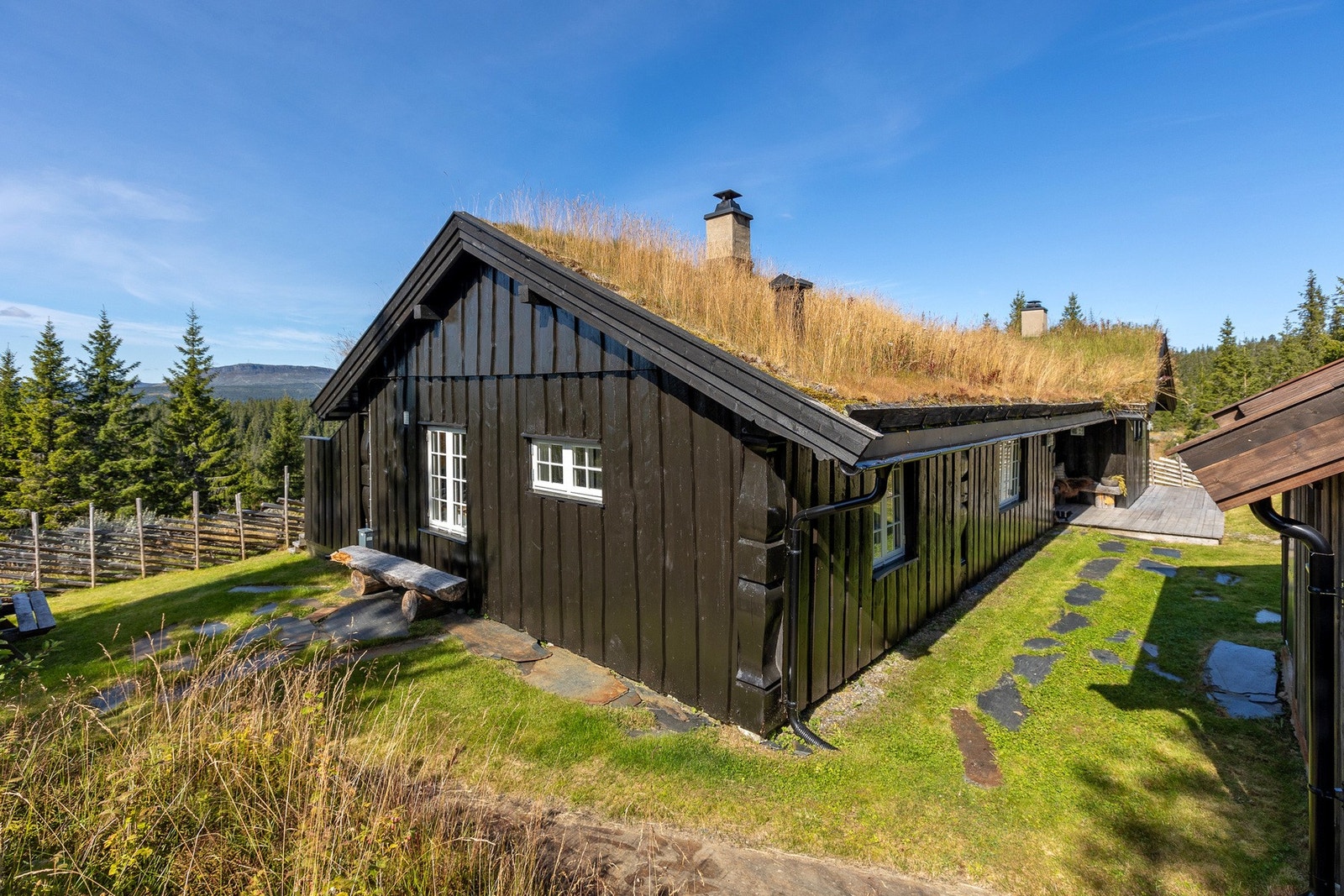 Beliggenheten gir både romslighet og privatliv, samtidig som det er god avstand til nabohytter. Galleribilde