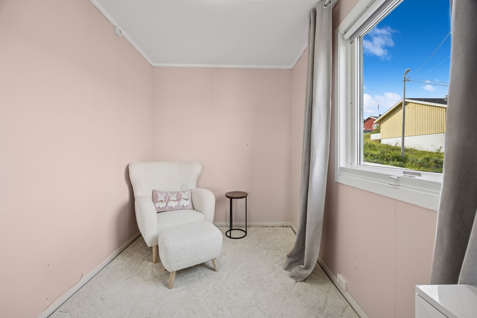 En praktisk nisje som gir mulighet for å etablere en stilfull og funksjonell garderobeløsning. Galleribilde