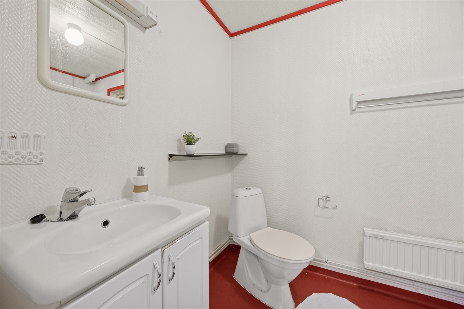 Baderom i sokkelleilighet. Galleribilde