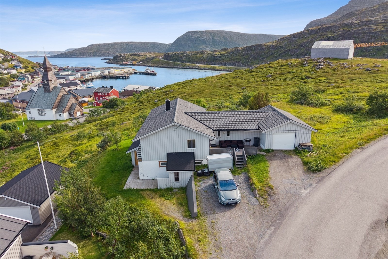 Velkommen til Rolvsøyveien 13 - Presentert av Johan Aslak Somby, DNB Eiendom. Galleribilde