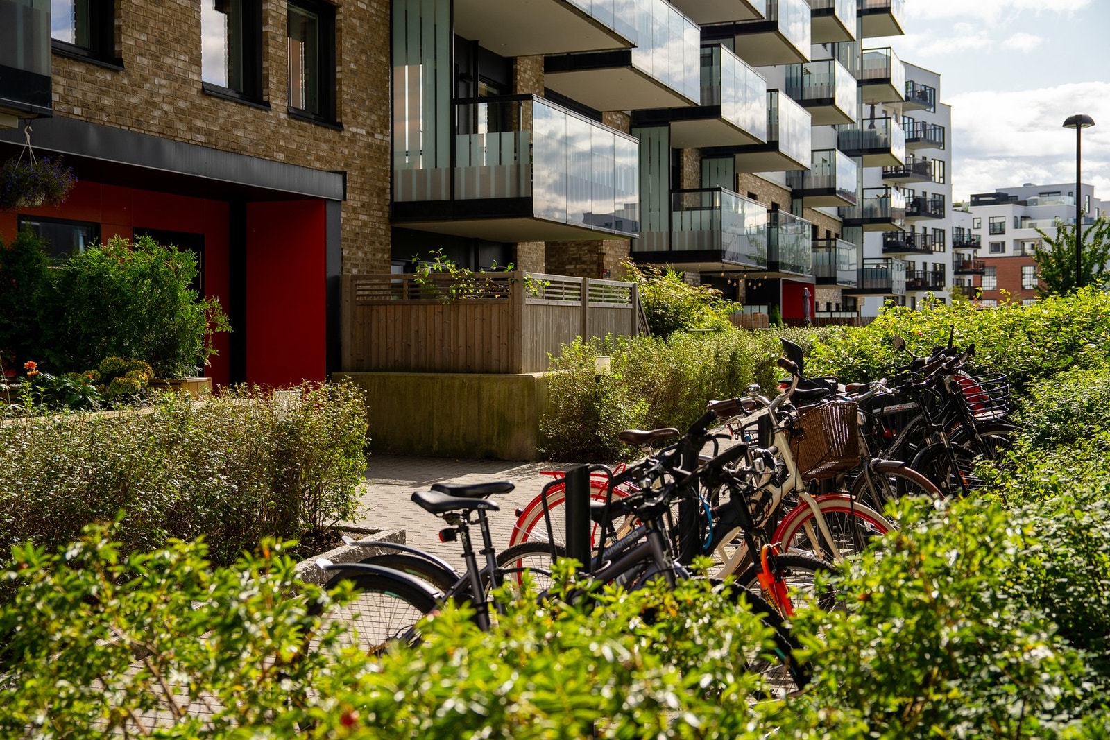 Leiligheten sto ferdig oppført i 2018 og er beliggende i byggets 2.etasje. Galleribilde