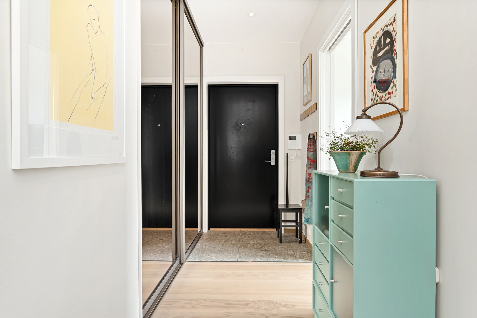 Fra gangen / inngangspartiet Galleribilde