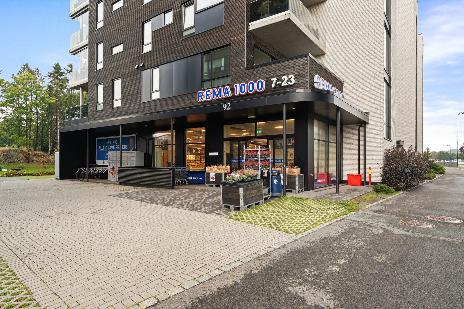 I nabobygget ligger det Rema 1000 butikk, enklere kan det ikke bli for en handletur Galleribilde