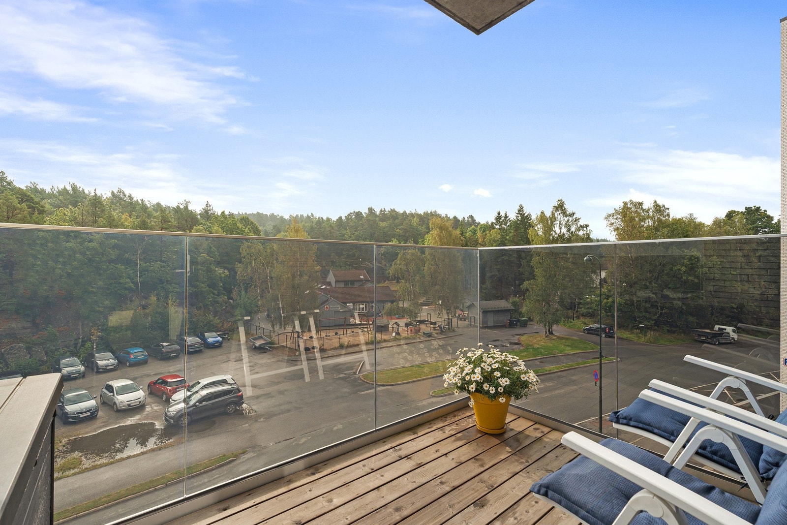 Fra balkongen som vender mot øst og inngangspartiet Galleribilde