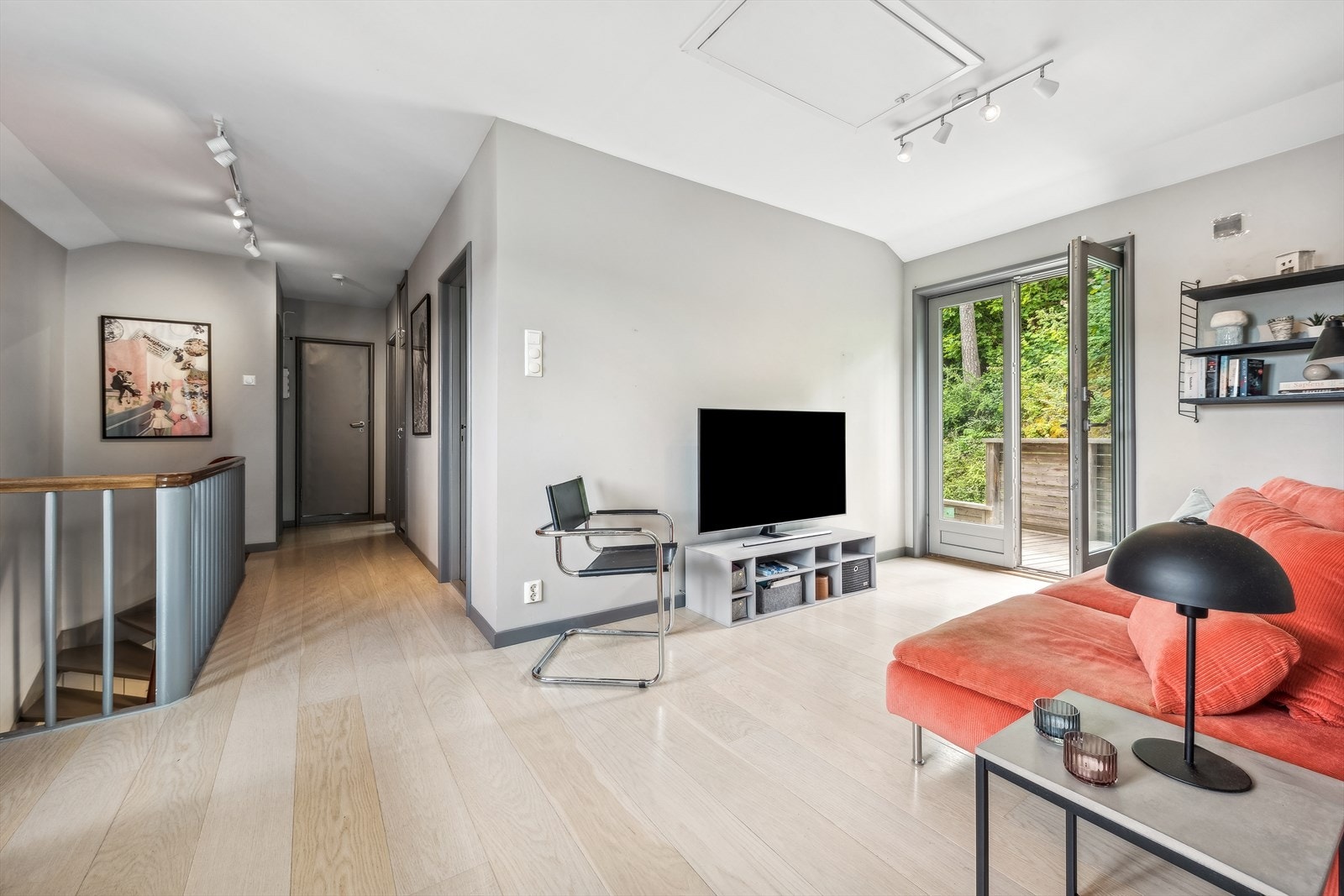 TV-stue - En ekstra stue kan gi ytterligere spillerom og privatliv for alle i familien. Direkte utgang til den øvre terrassen. Galleribilde