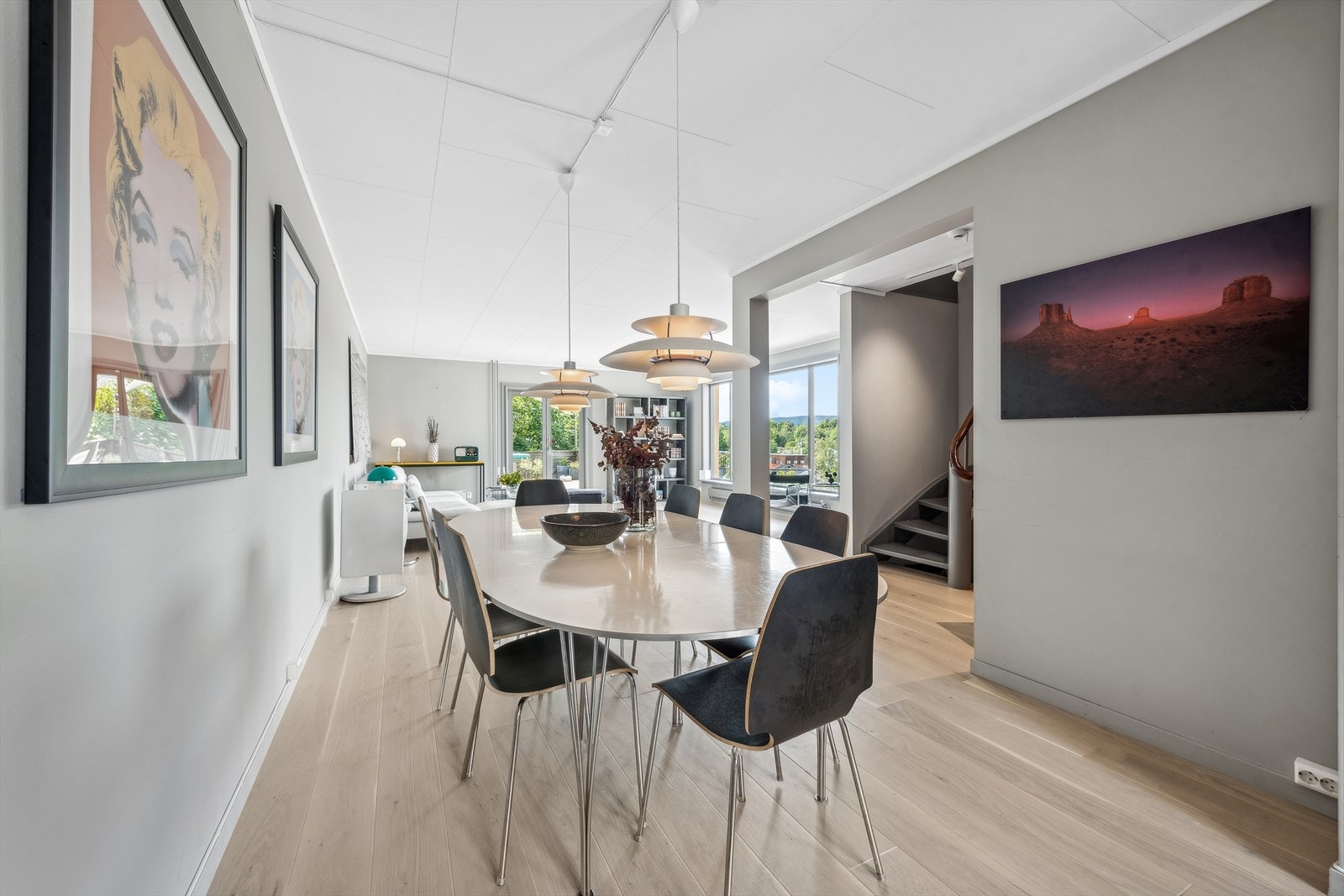 Her inviteres det til en rolig kopp med morgenkaffe - Eller en rask matbit til folk på farten. En flott samlingsplass for familien. Galleribilde