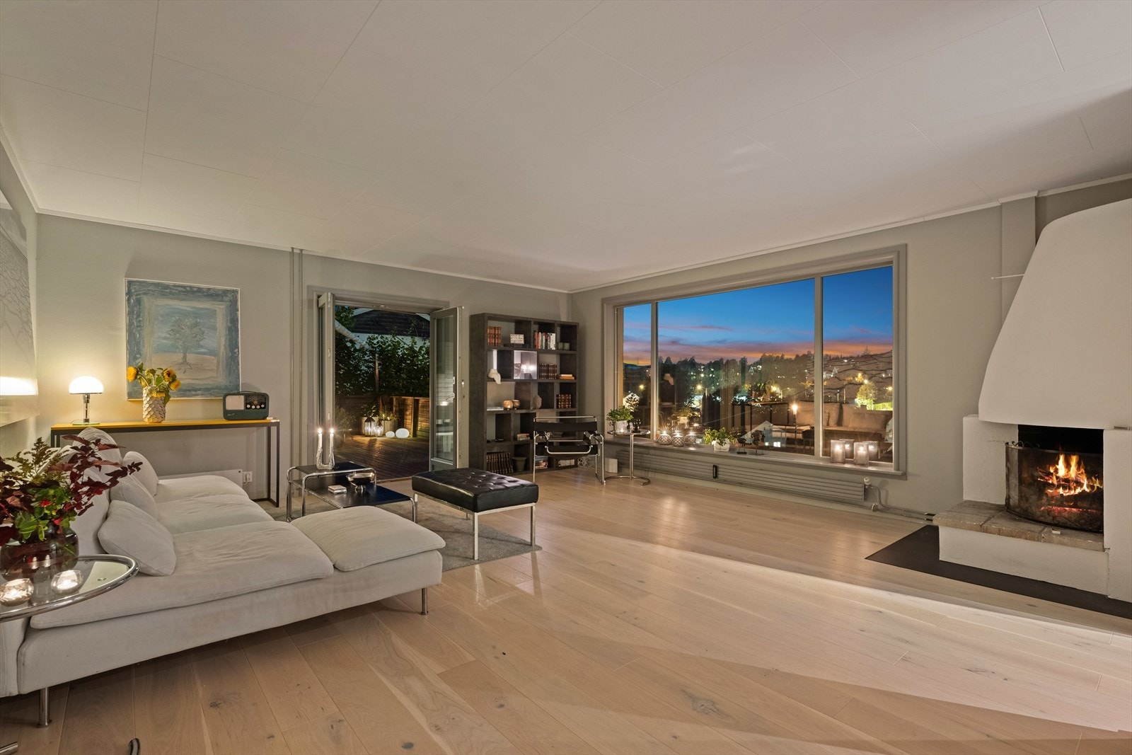 Fantastisk flott utsikt! Her bor du høyt og fritt uten innsyn, en herlig følelse! Galleribilde