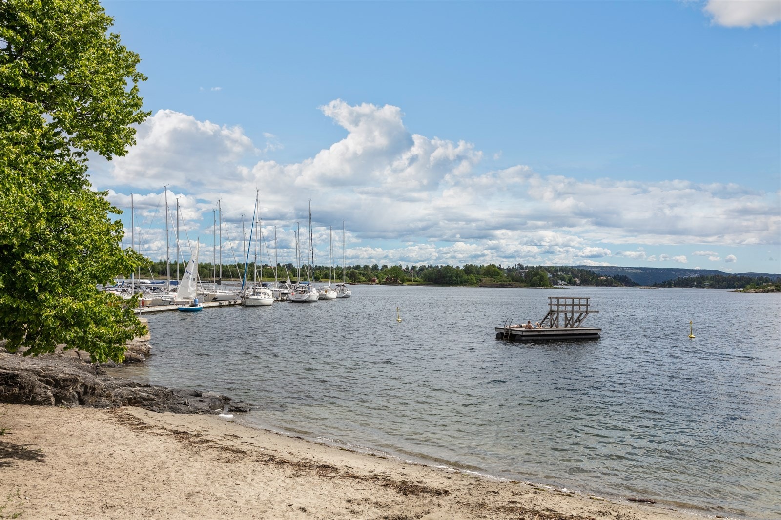 Idylliske strender ligger rett ved, kun få minutters gange fra boligen. Galleribilde