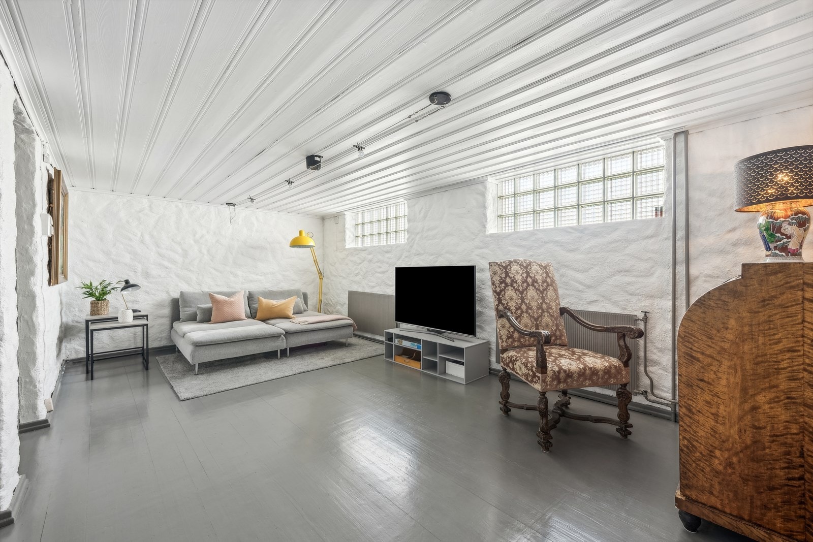 Lys og trivelig stueavdeling, en fin samlingsplass for familien. Galleribilde