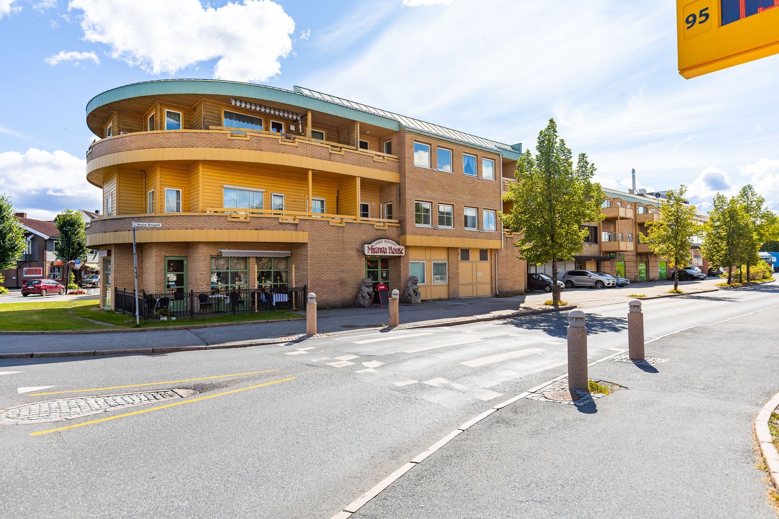 Leiligheten ligger meget sentralt til, og Kiwi ligger i samme bygg. Galleribilde