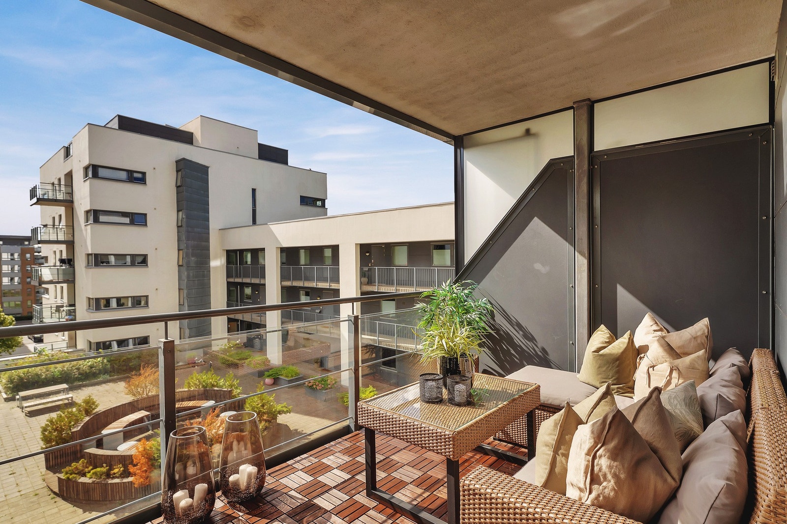 Her får du en lys og gjennomgående 3- roms leilighet med en rekke gode kvaliteter på populære Løren! Galleribilde