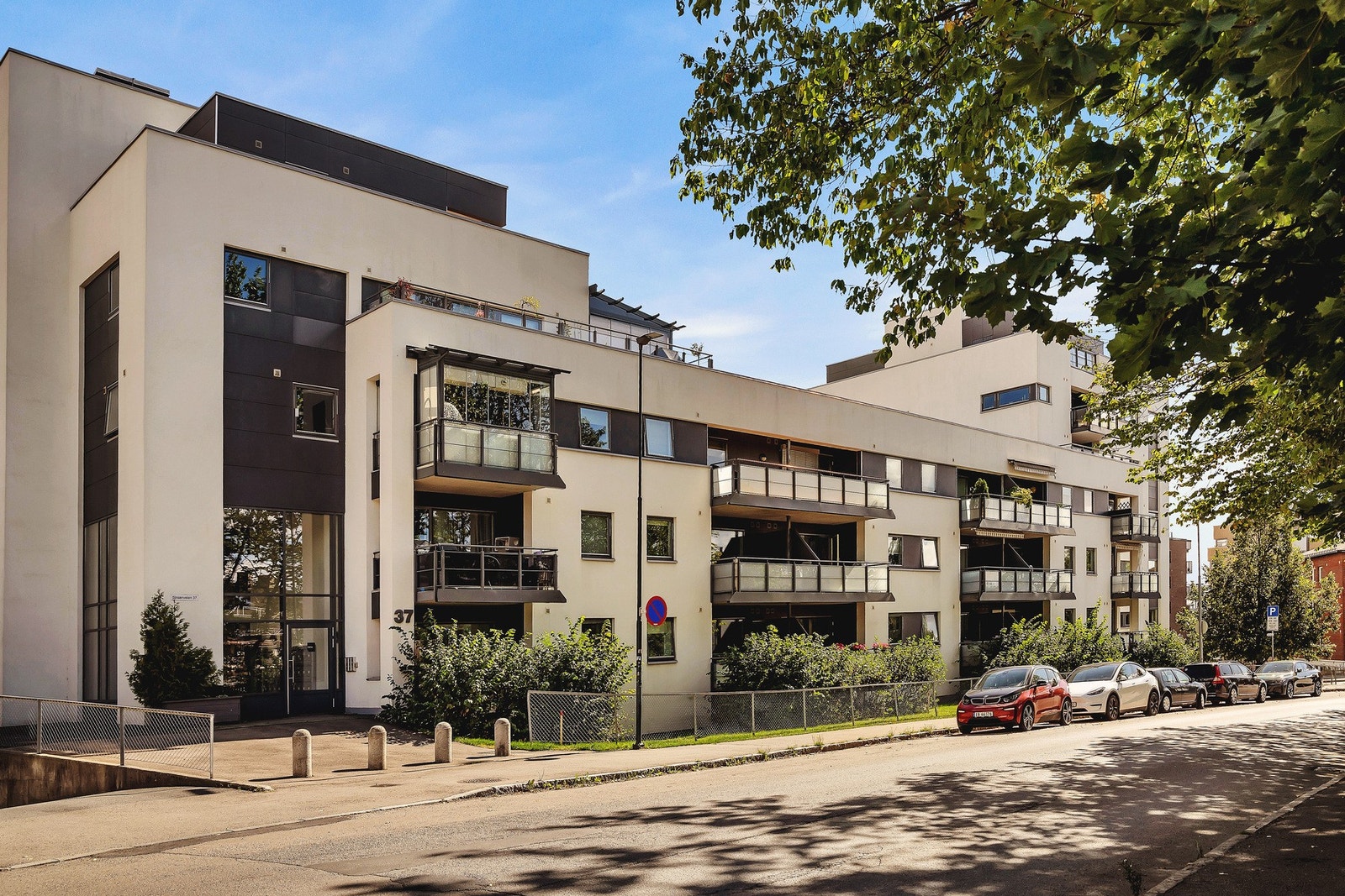 Sameiet har en velholdt og hyggelig fasade. Bygget er fra 2004 og krever lite vedlikehold. Galleribilde