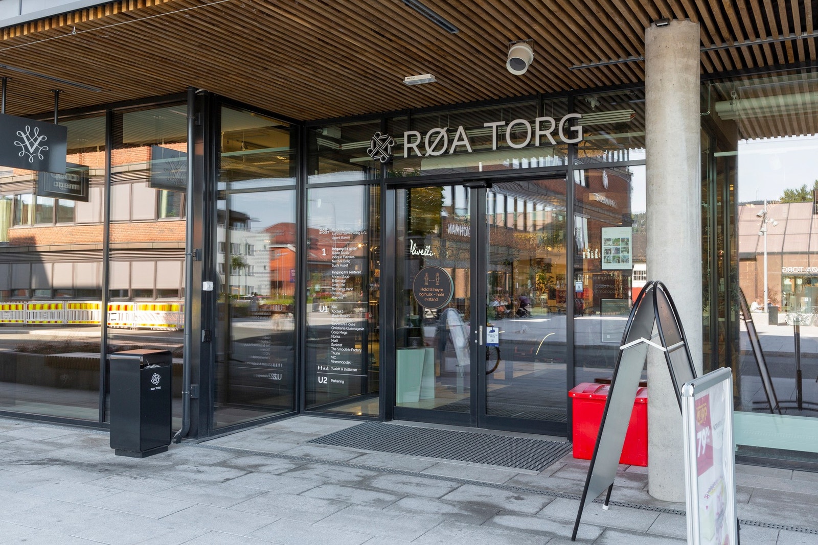 Røa Torg med et rikt utvalg av butikker. Galleribilde