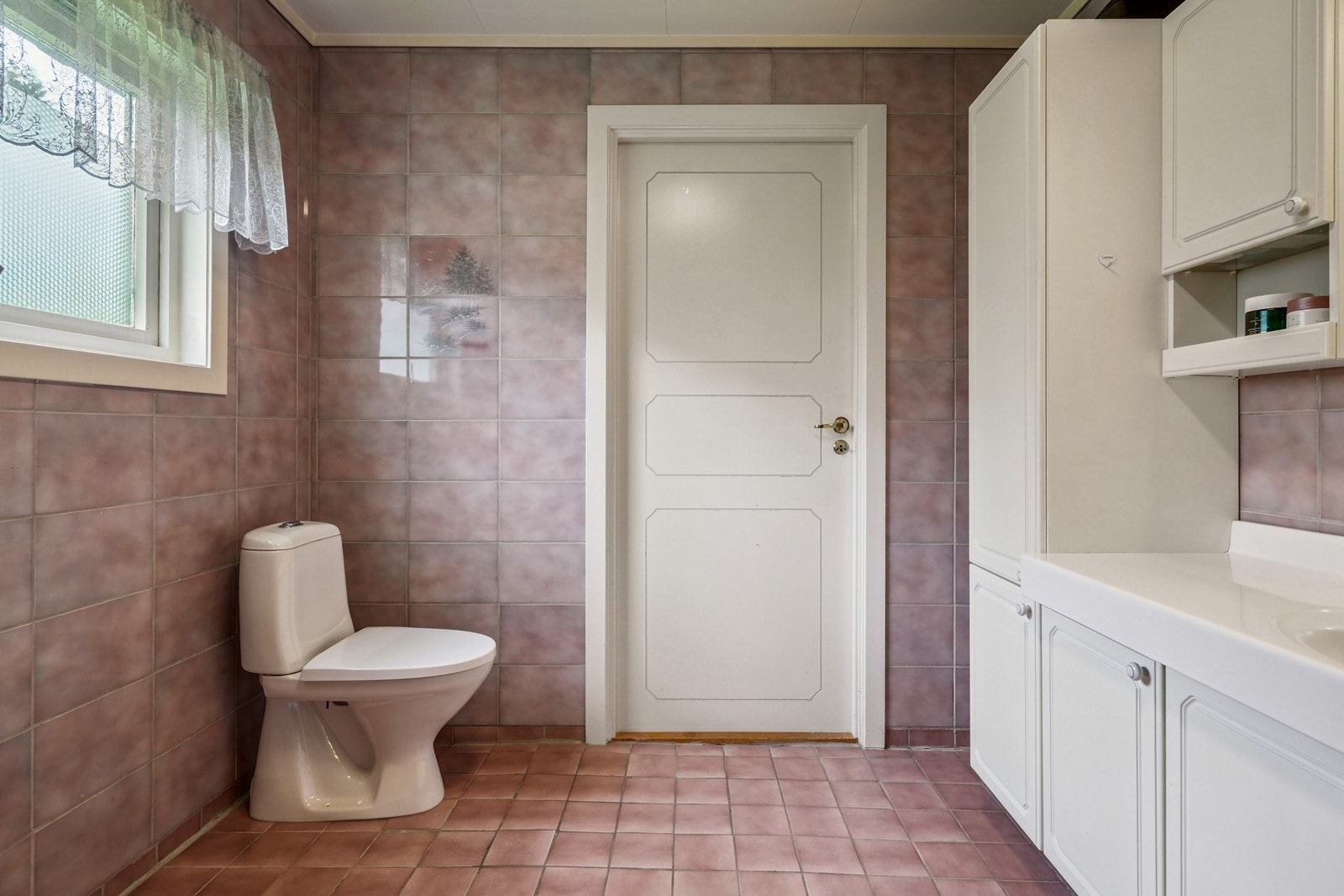 Selger opplyser at det ble montert elektrisk baderomsvifte i 2020. Galleribilde