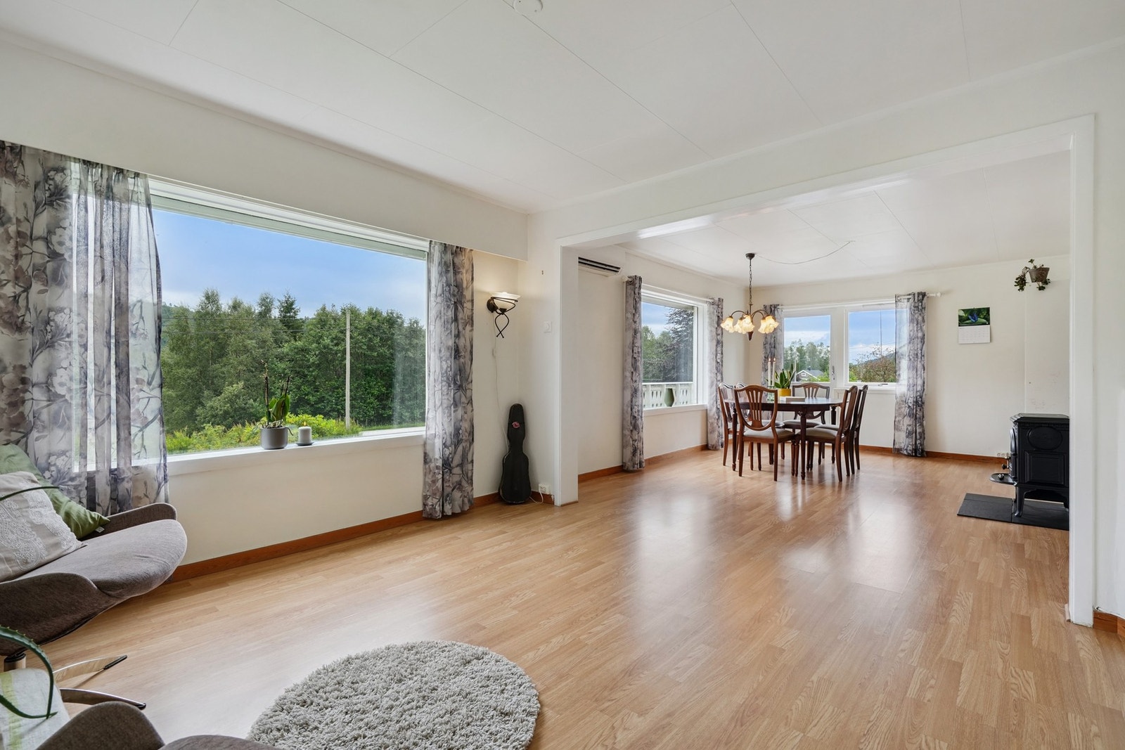 Boligen som er fra 1942 holder normal standard i henhold til byggeår, og er blitt noe vedlikeholdt gjennom de siste årene. Galleribilde