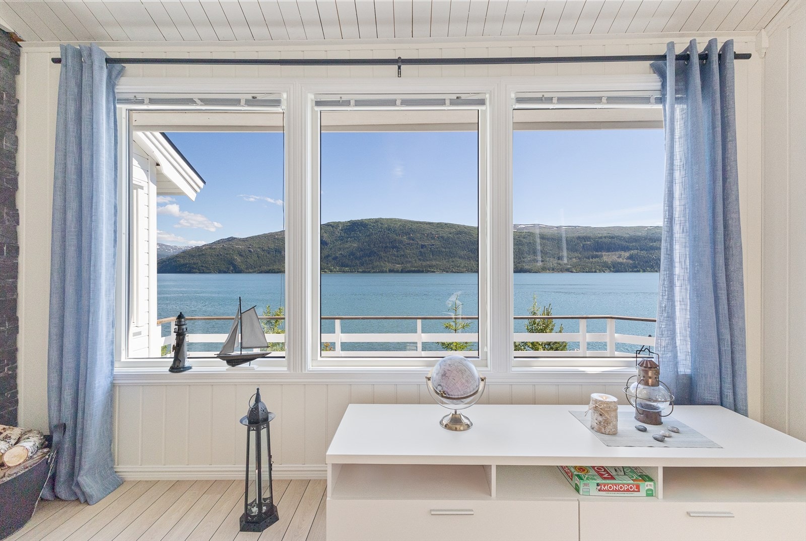 Kjekt å våkne opp til denne utsikten tidlig om morgenen. Det er svært gode fiskemuligheter rett ved eiendommen. Galleribilde