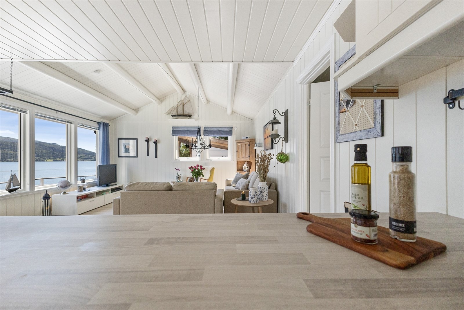 Fra kjøkken mot stue. Galleribilde