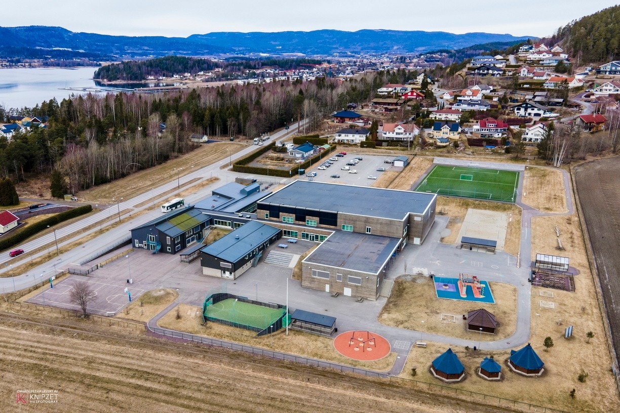 Det er heller ikke lang vei til Selvik skole. Galleribilde
