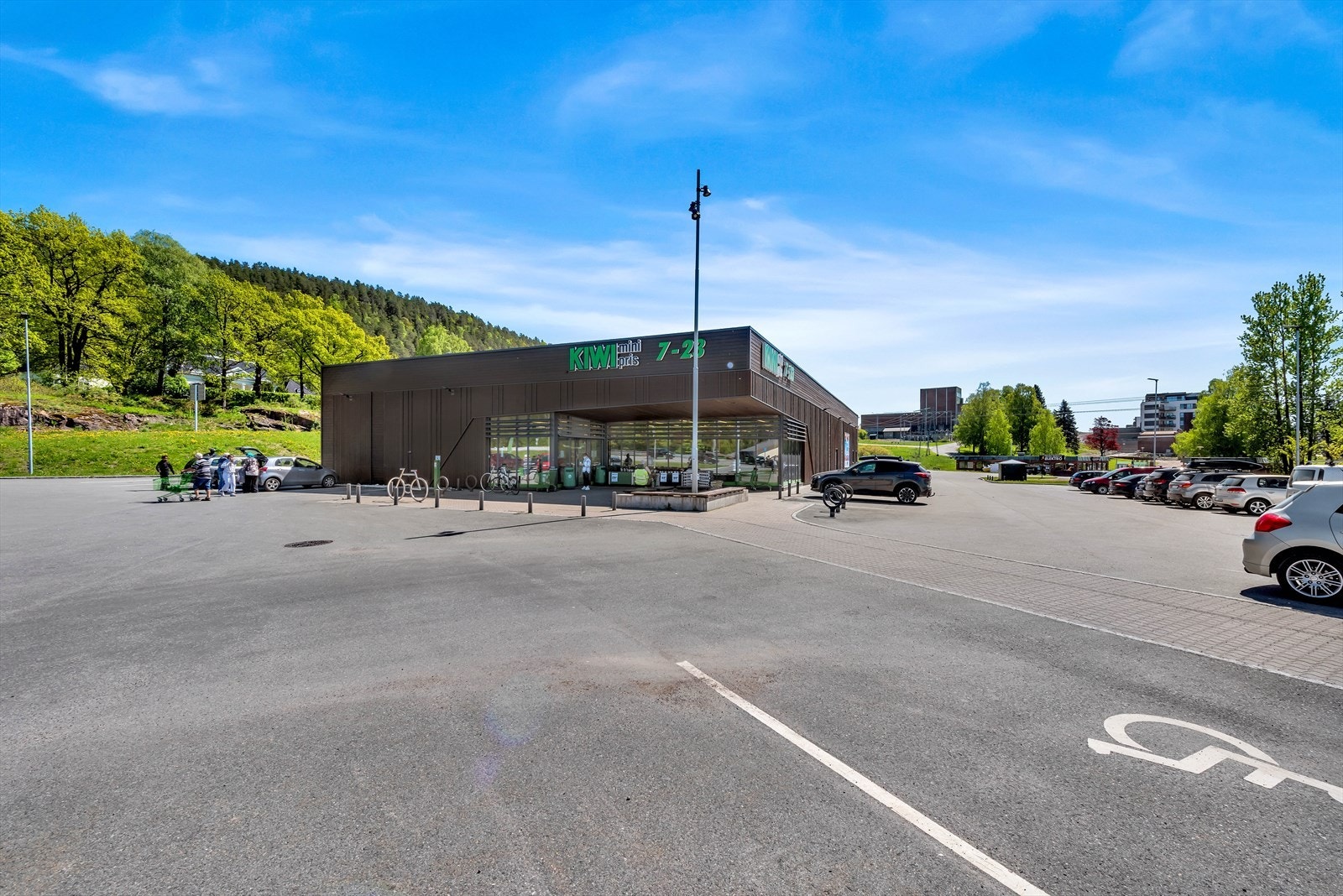 Kort vei til KIWI matbutikk. Galleribilde