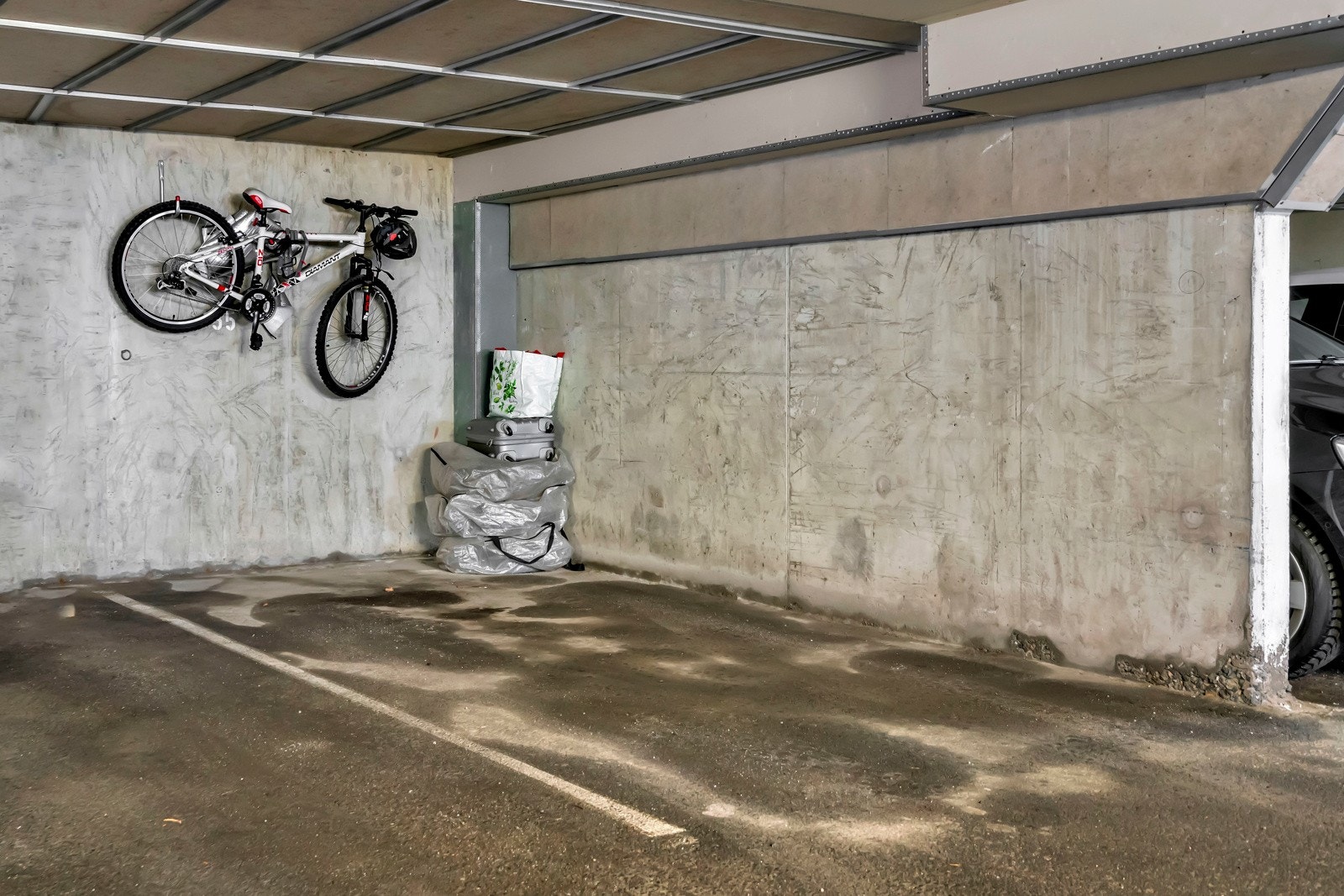 Det medfølger en parkeringsplass i garasje. Galleribilde