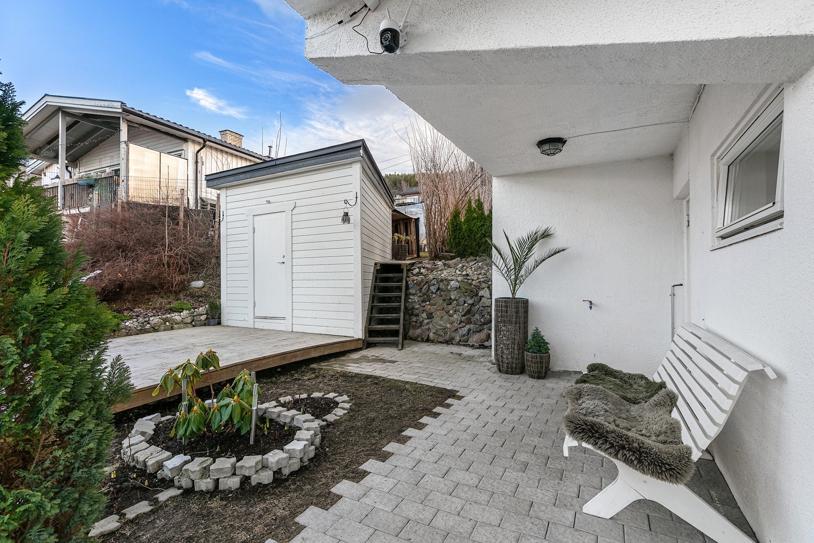 Det er en praktisk utebod hvor man kan ha diverse utstyr. Galleribilde