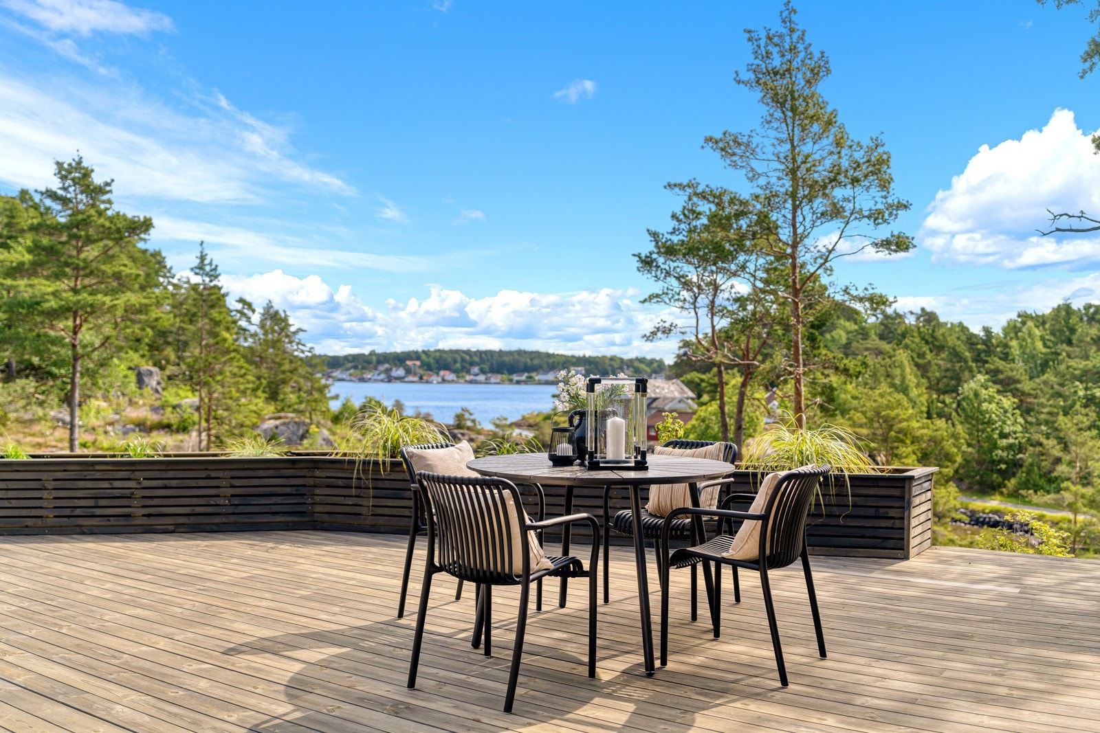 Terrassen har Royal-impregnerte terrassebord. Galleribilde