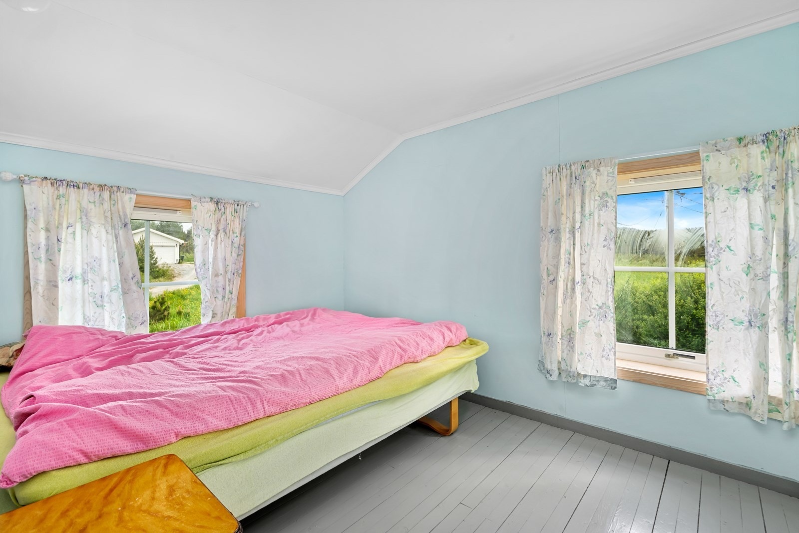 Boligen har fem gode soverom, alle praktisk samlet i 2. etasje. Galleribilde