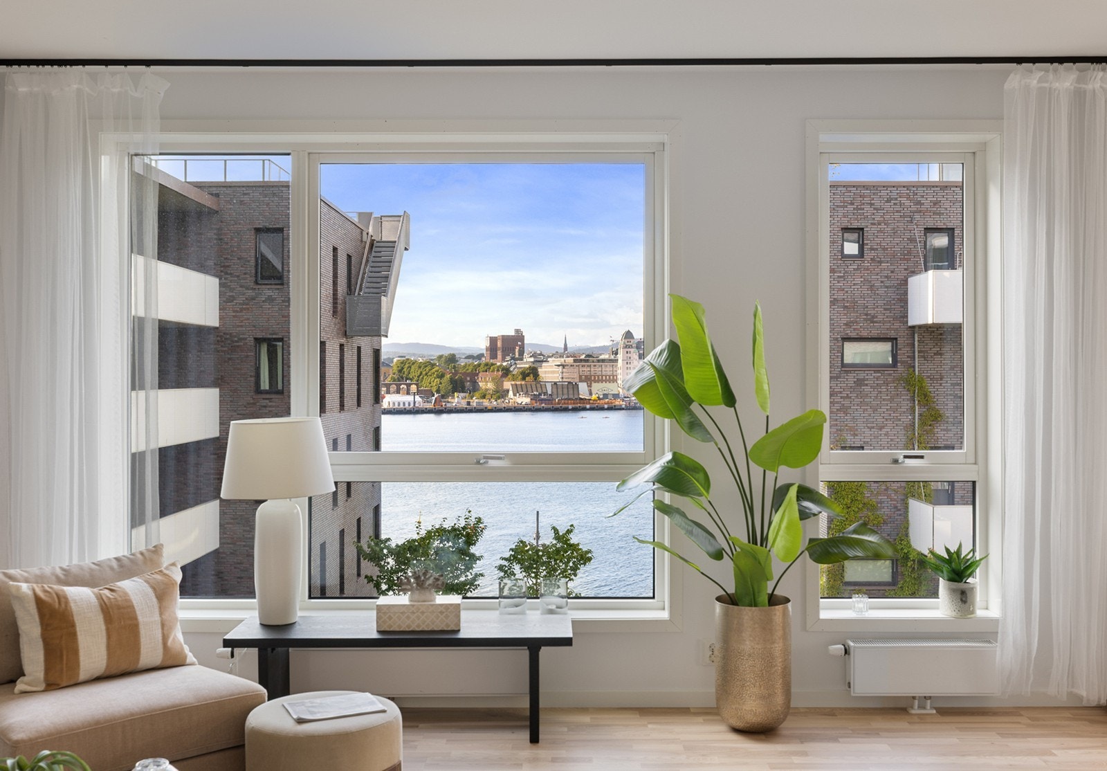 Her bor du med fantastisk utsikt over Oslofjorden med en av fjordbyens beste beliggenhet. Galleribilde