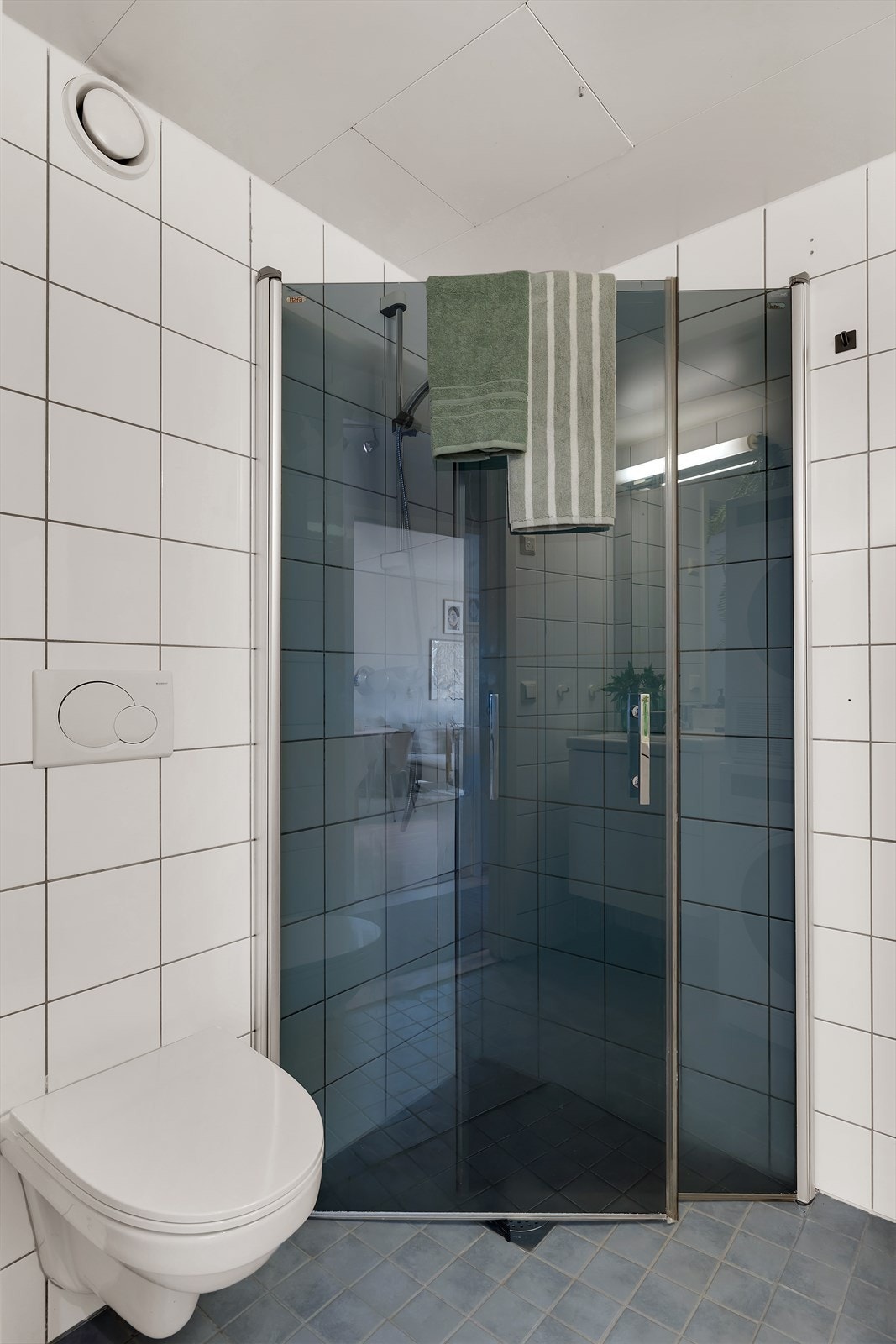 Rommet fremstår moderne og funksjonelt. Galleribilde