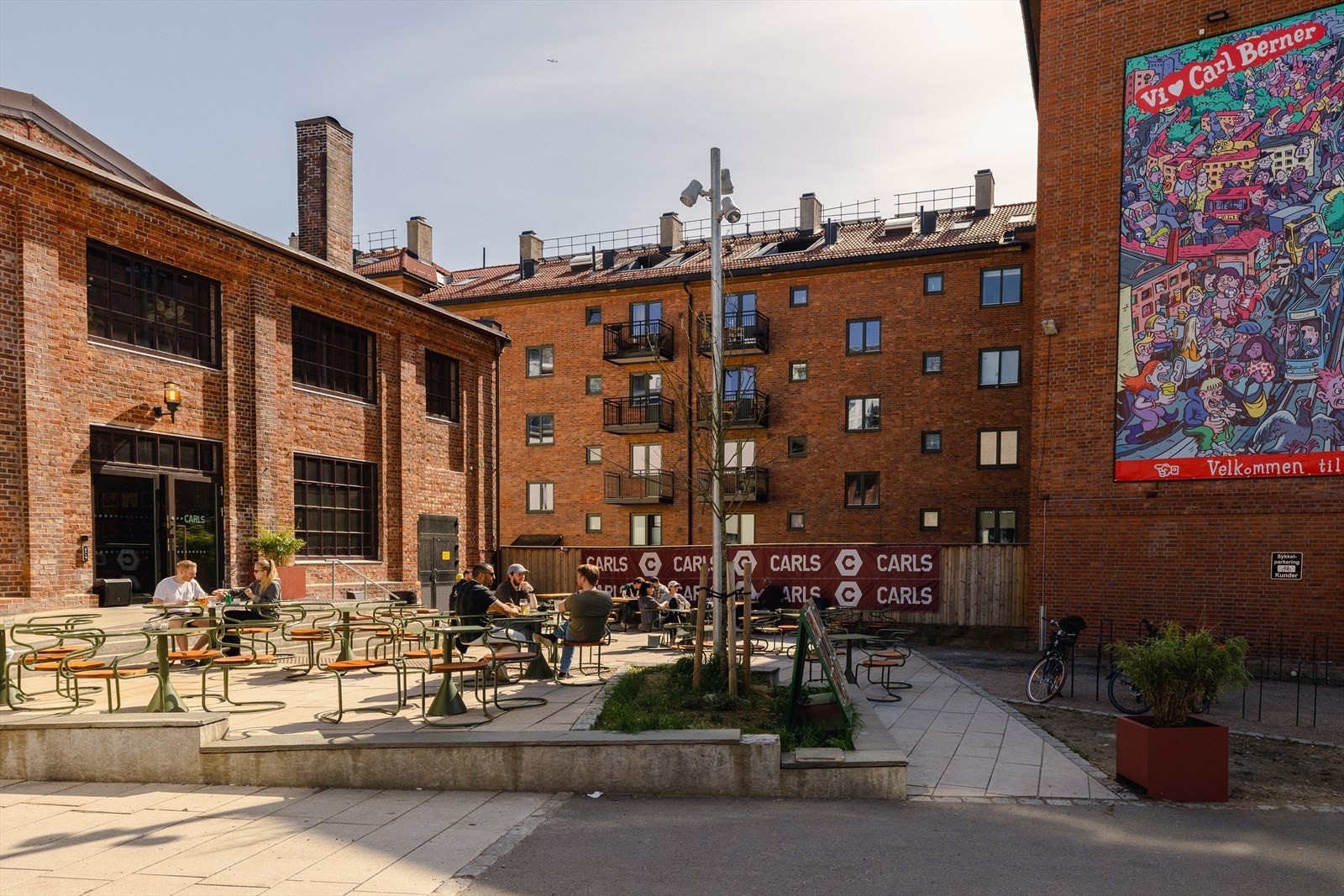 Carls på Carl Berner, som åpnet i 2023, tilbyr ulike kulturelle begivenheter samt god mat og drikke. Galleribilde