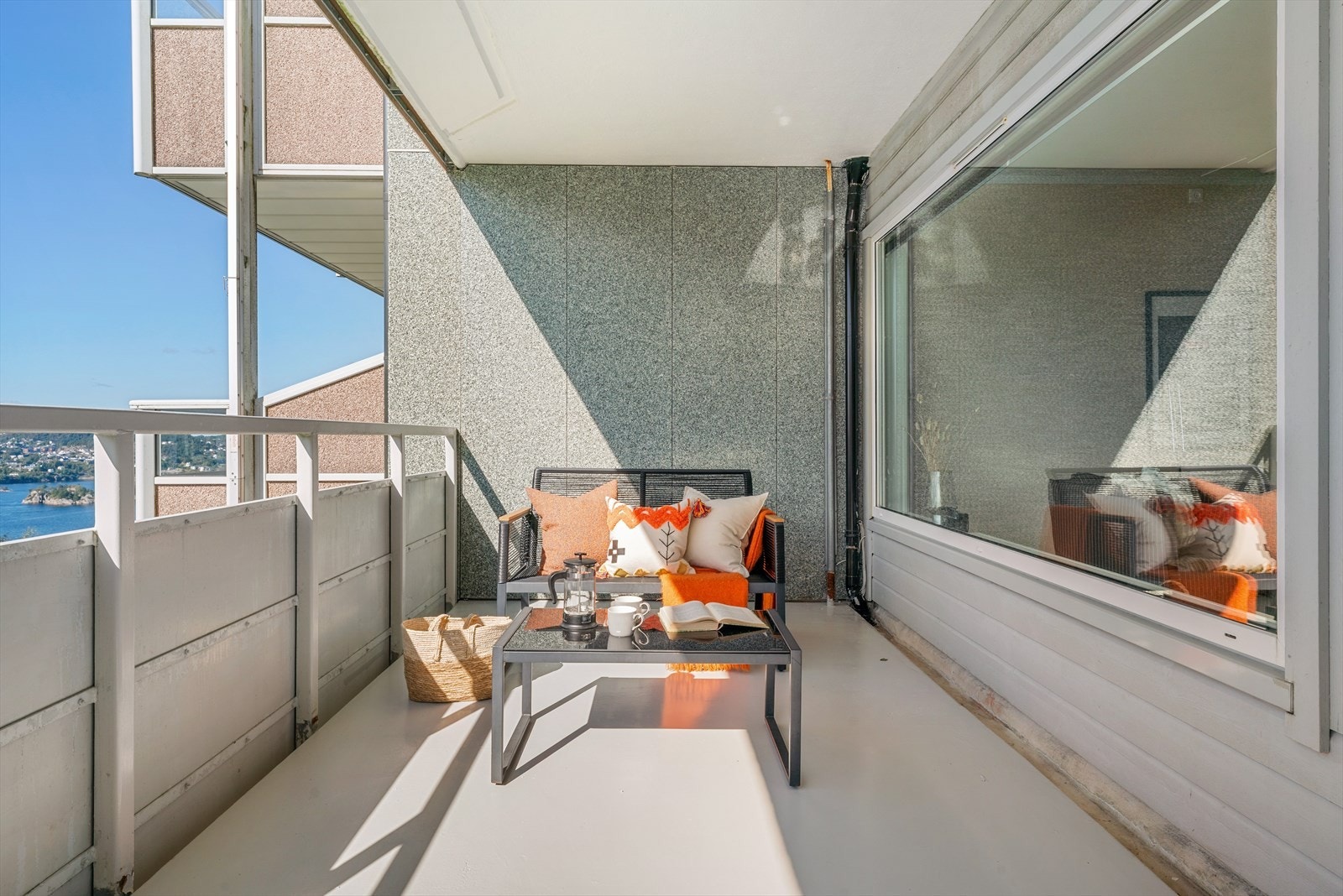 - Her har du god plass til ønsket utemøblement i ulike soner - Galleribilde