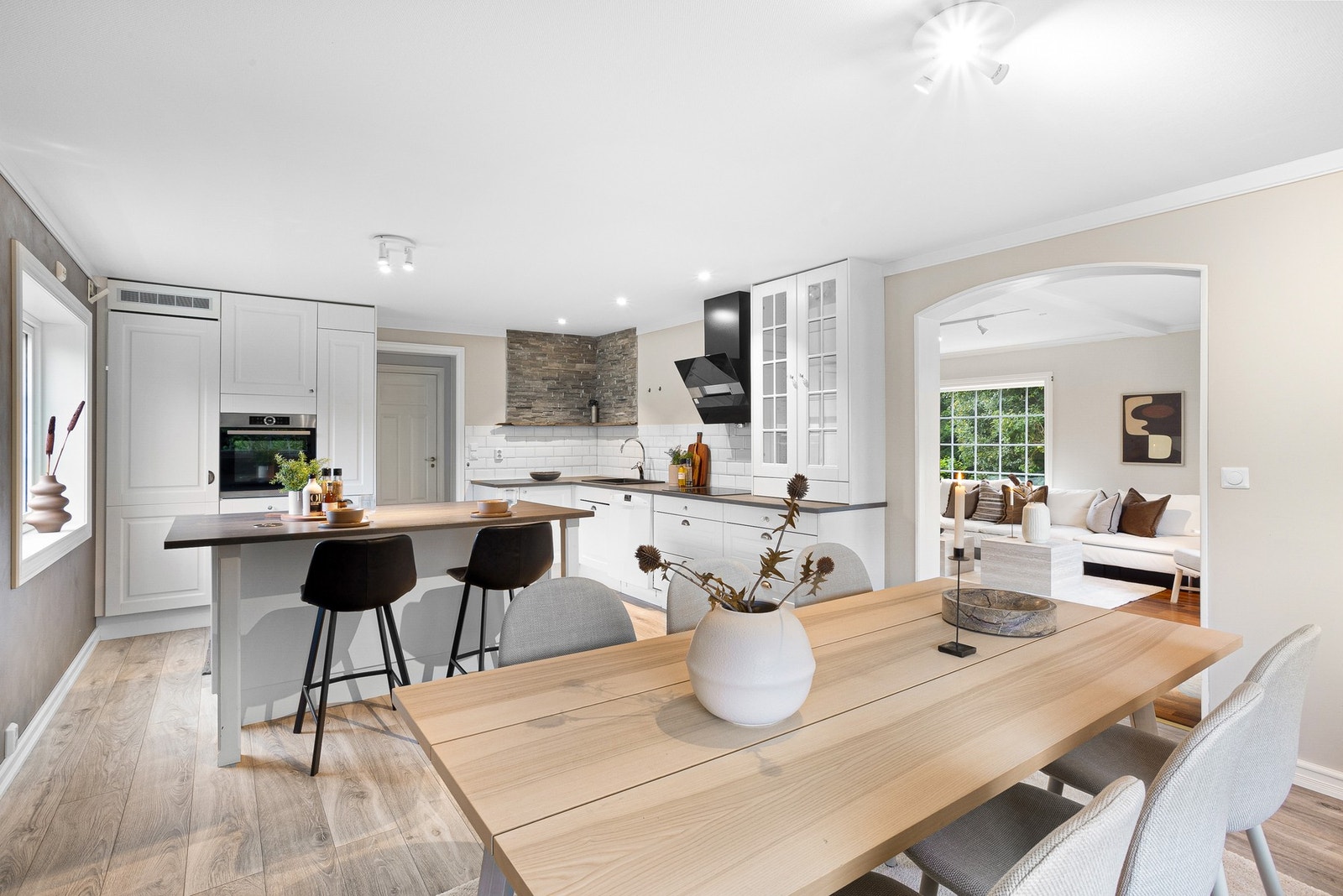 Flott, stort kjøkken fornyet i 2017. Galleribilde