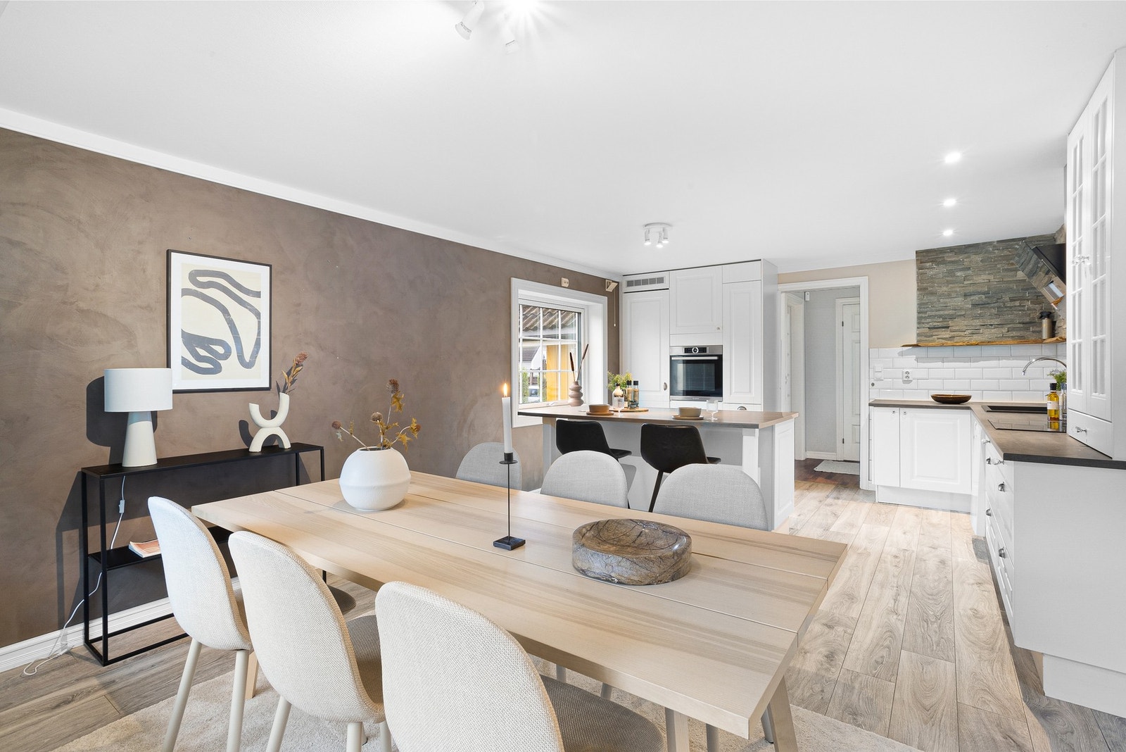 Et stort, flott kjøkken fra 2017. Galleribilde