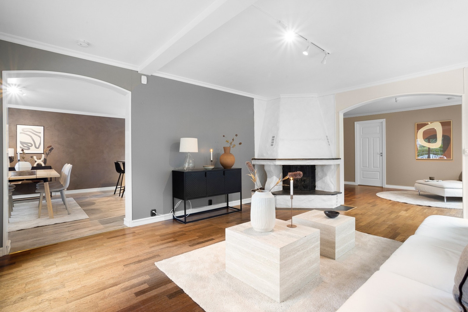 Rommene er Galleribilde