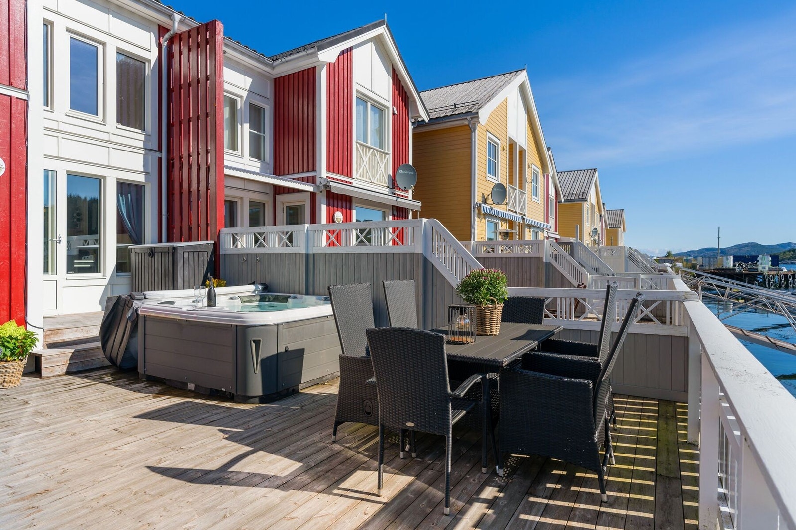 En flott fritidsbolig beliggende i sjøkanten på Hemnskjel Galleribilde