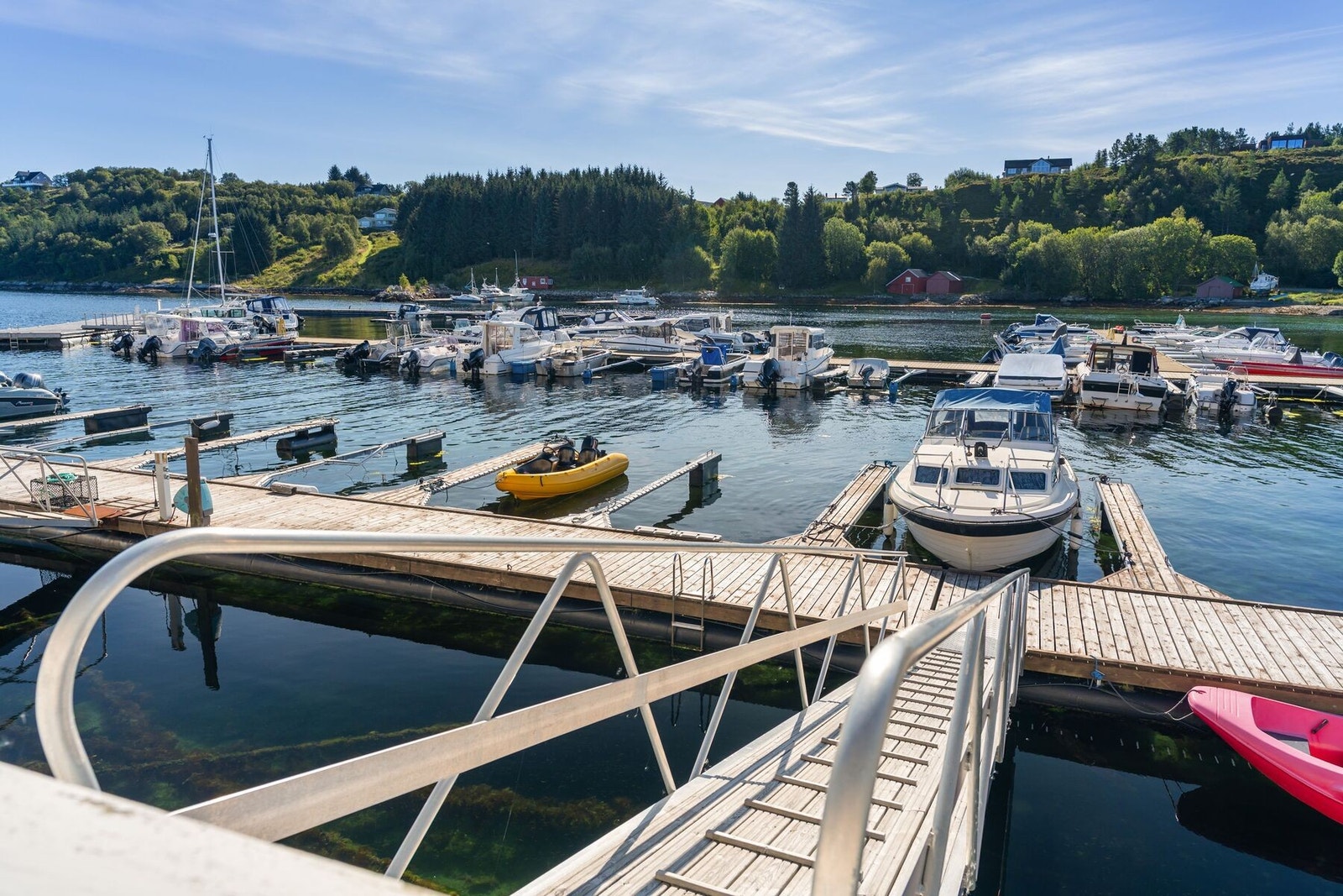 Fra terrassen er det direkte adkomst ned til båtplassen Galleribilde