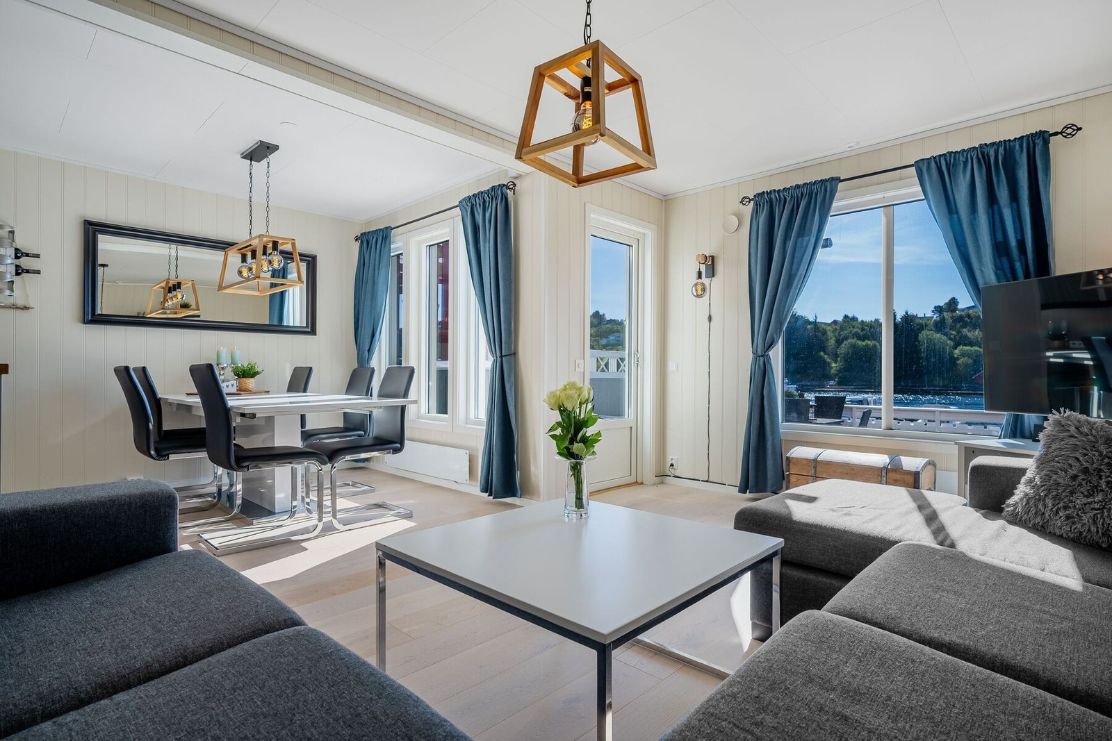 Fra stua er det utgang til terrasse Galleribilde