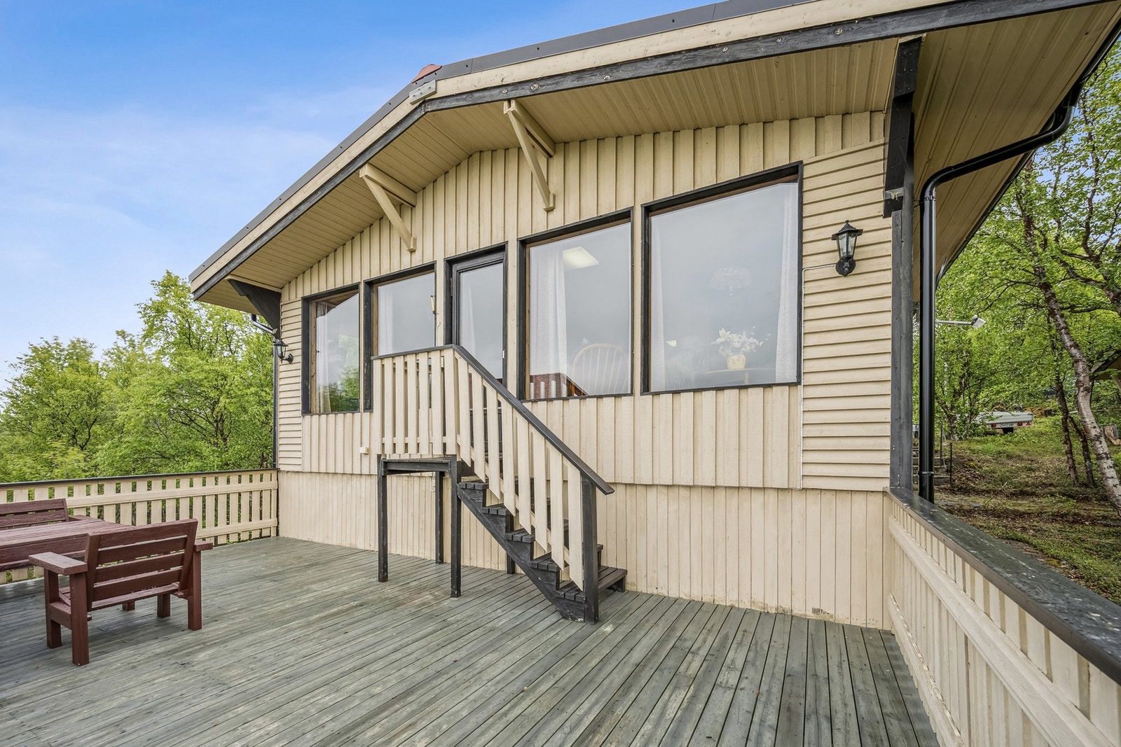 Her er det god plass til utemøbler og gjester Galleribilde