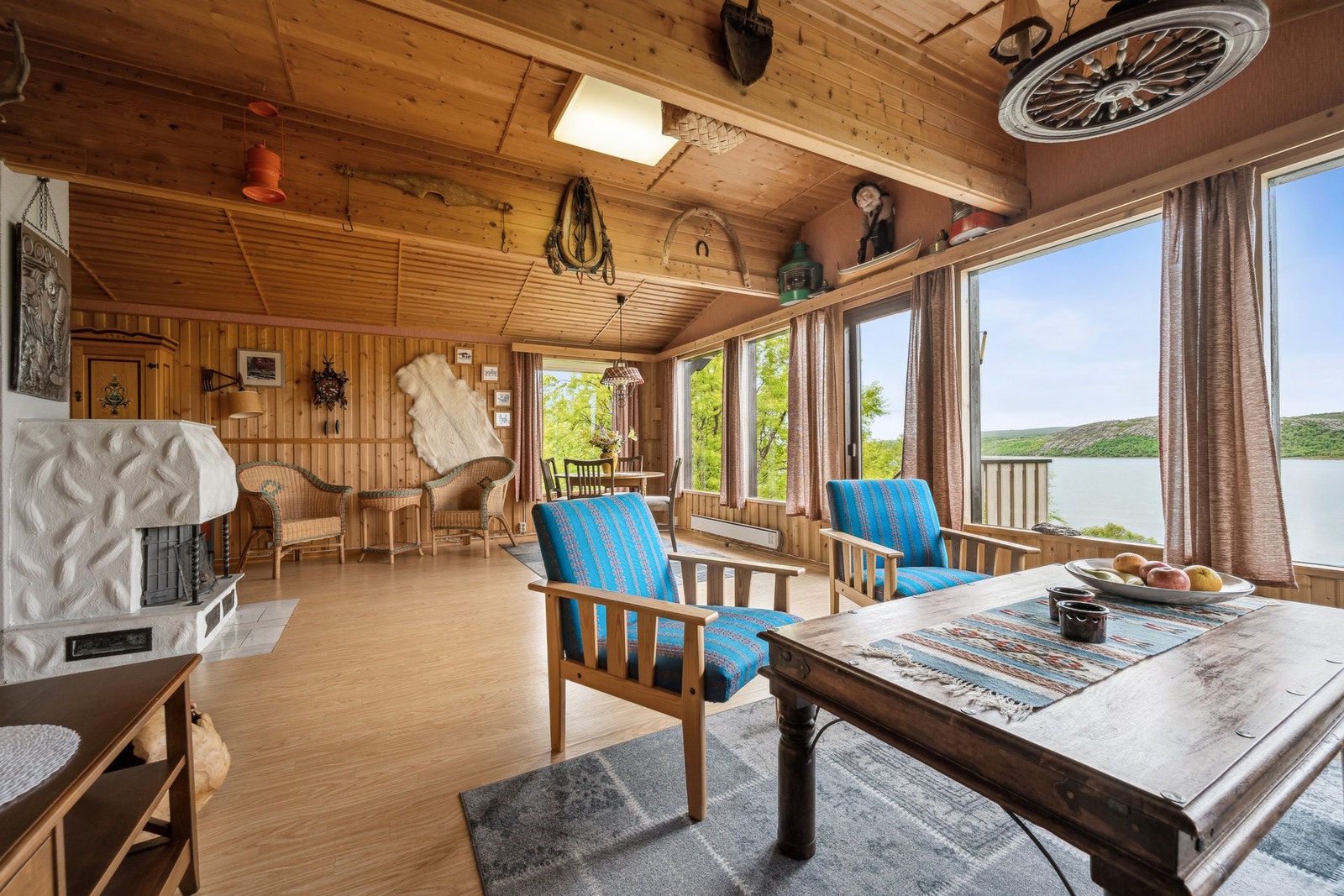 Stue med nydelig utsikt mot Munkefjorden Galleribilde